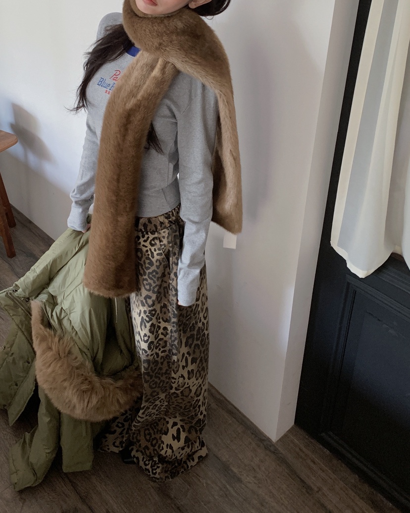 LIVE AID-P韓國代購㊣女士新款推薦真品人氣時尚職業熱賣T恤LIVE AID-PT恤