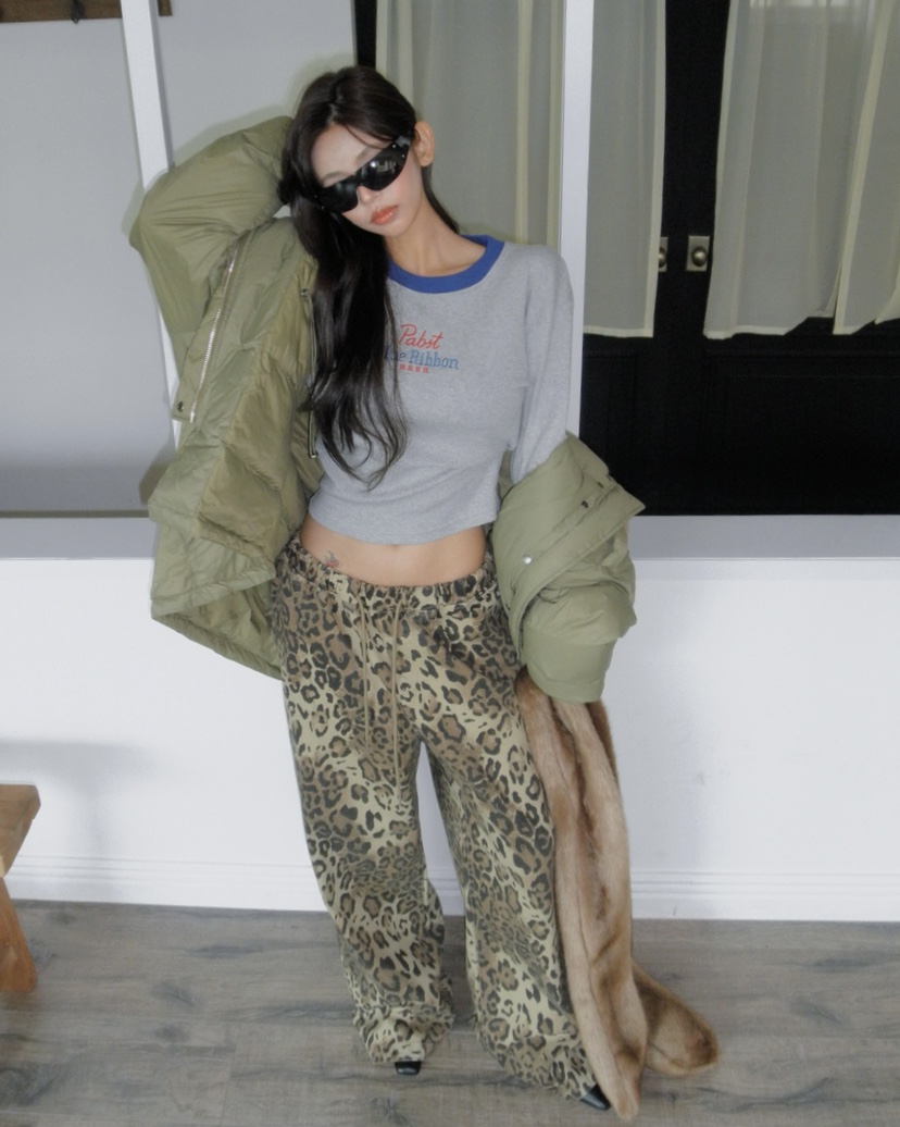 LIVE AID-P韓國代購㊣女士新款推薦真品人氣時尚職業熱賣T恤LIVE AID-PT恤