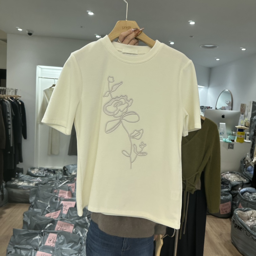 LEWIN東大門㊣直郵女士新品真品休閑職業熱賣25秋冬T恤刺繡絲絨LEWINT恤圖色2
