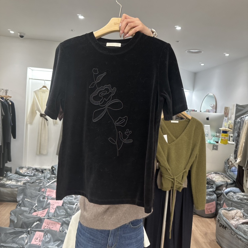 LEWIN東大門㊣直郵女士新品真品休閑職業熱賣25秋冬T恤刺繡絲絨LEWINT恤圖色3