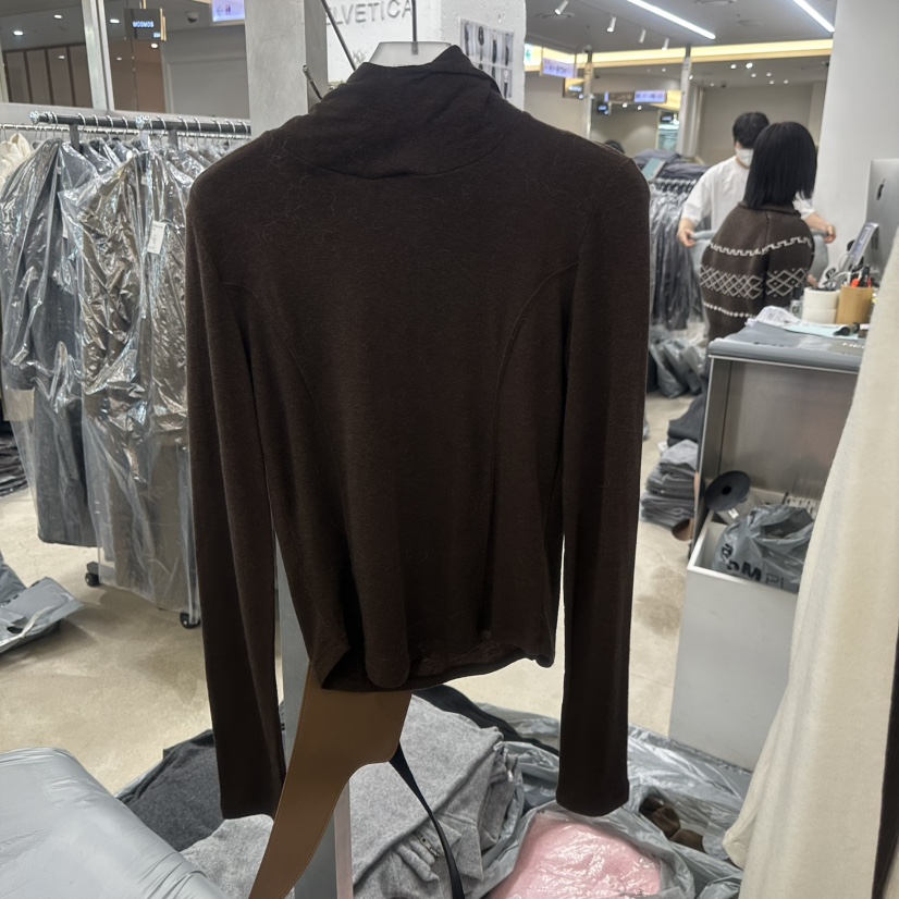 HELVETICA東大門㊣直郵女裝新品職業熱賣長袖T恤連帽衫高領HELVETICA長袖T恤圖色2棕色