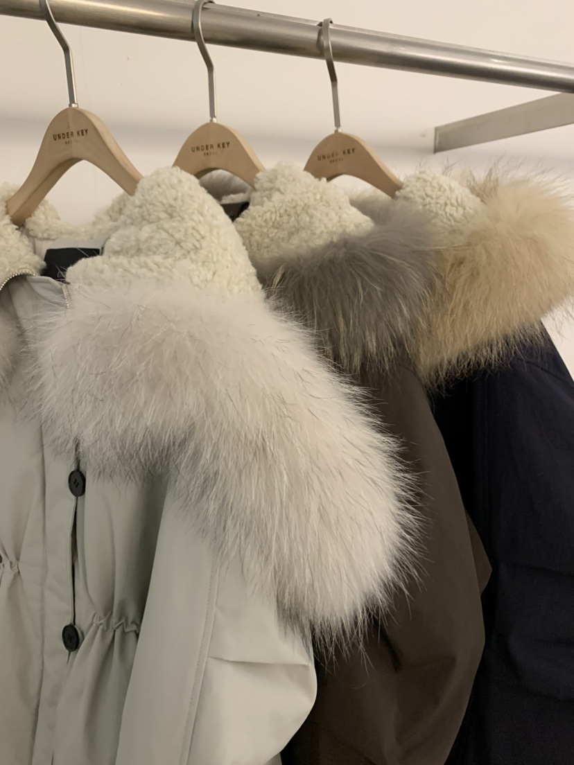 UNDER KEY東大門㊣直郵女裝新品人氣25秋冬短款羽絨服浣熊鴨絨UNDER KEY短款羽絨服