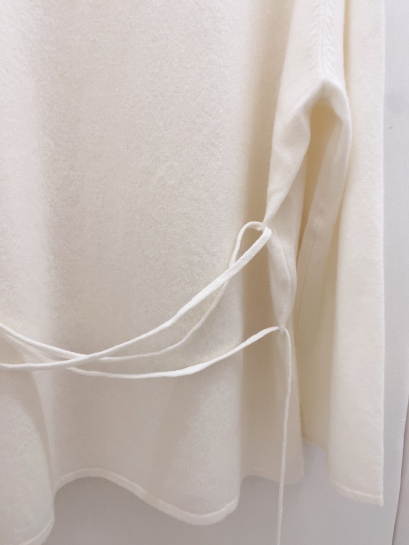 LOVE ROSIE東大門㊣直郵女裝新款熱賣長袖T恤含腰繩羊毛紐扣LOVE ROSIE長袖T恤