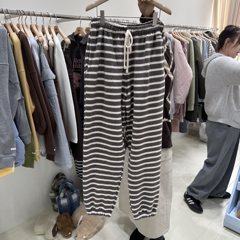 OURMOMENT東大門㊣實拍女士新品休閑25秋冬時尚人氣休閑褲加絨OURMOMENT休閑褲圖色1