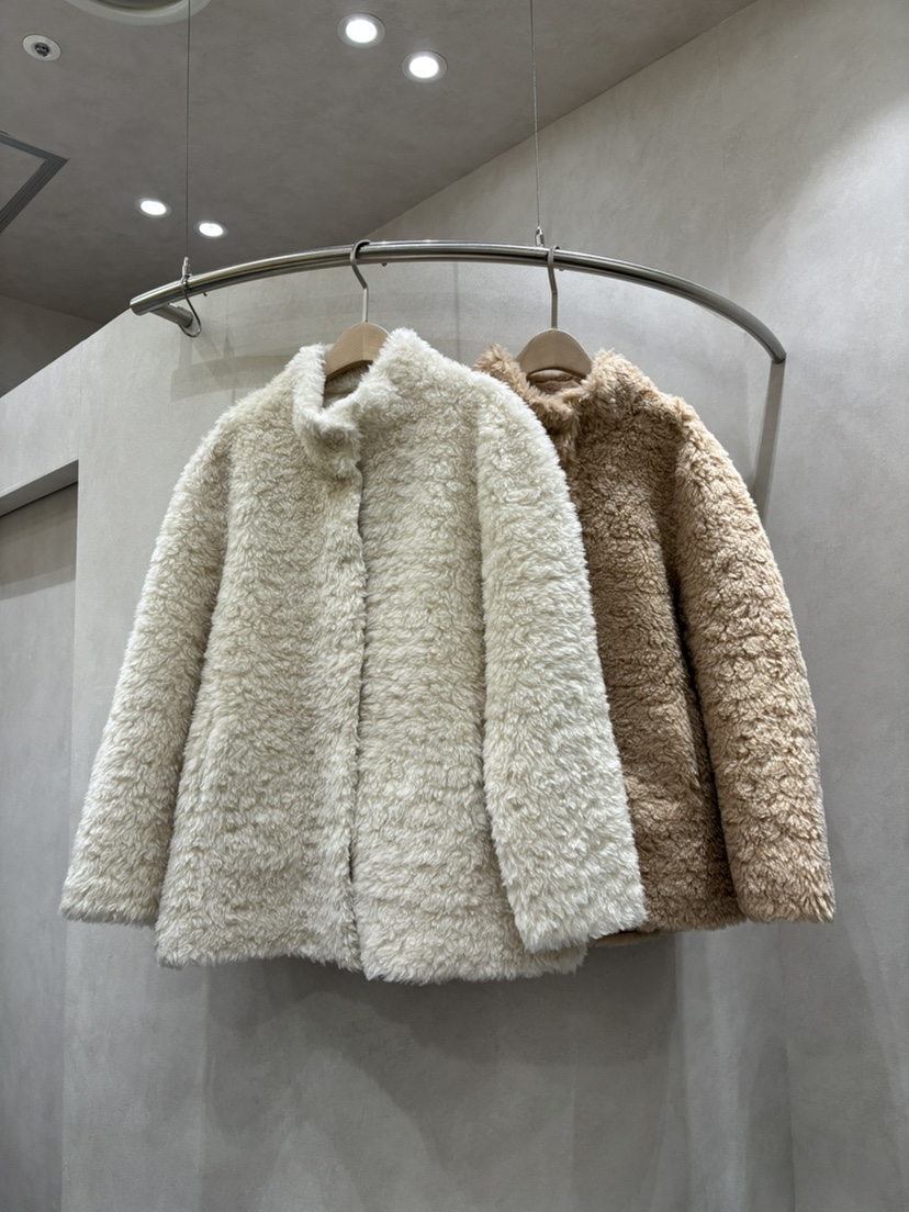 WHO IS SHE韓國代購㊣女士新品真品熱賣人氣短款大衣皮草WHO IS SHE短款大衣