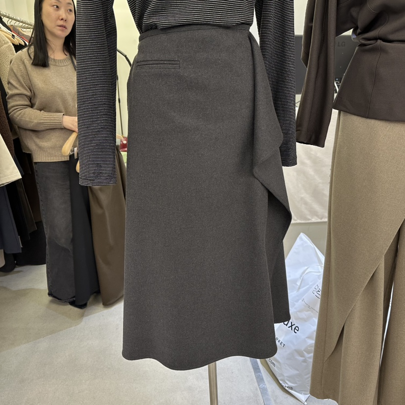 AMON東大門㊣實拍女士新款休閑時尚人氣真品推薦25秋冬長裙AMON長裙圖色1墨色