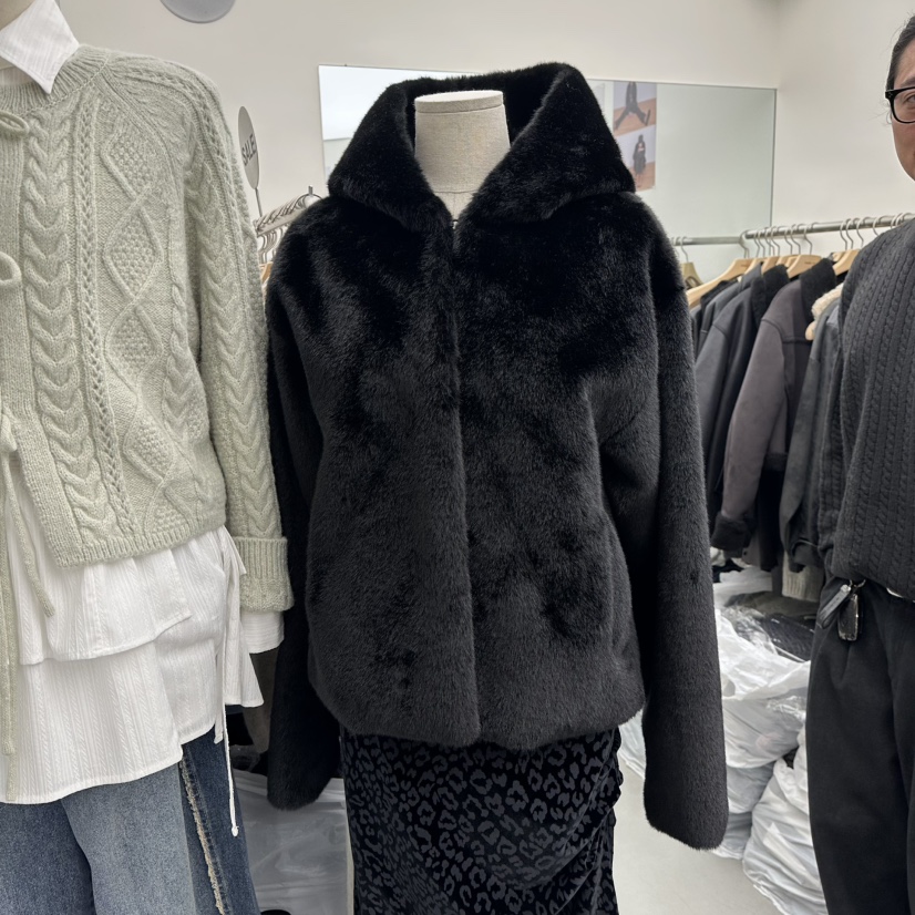 TWELVE韓國代購㊣女裝新款熱賣推薦短款大衣連帽衫拉鏈貂絨TWELVE短款大衣圖色2黑色