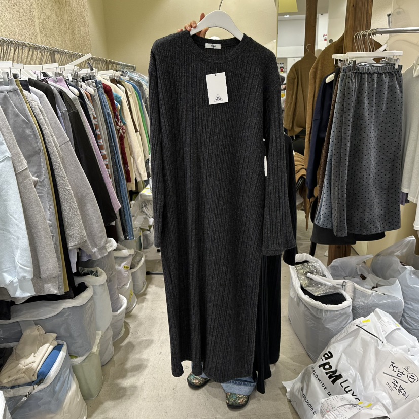 REFLAT韓國直郵㊣女士新品人氣推薦熱賣真品連衣裙羊毛長款REFLAT連衣裙圖色1墨色