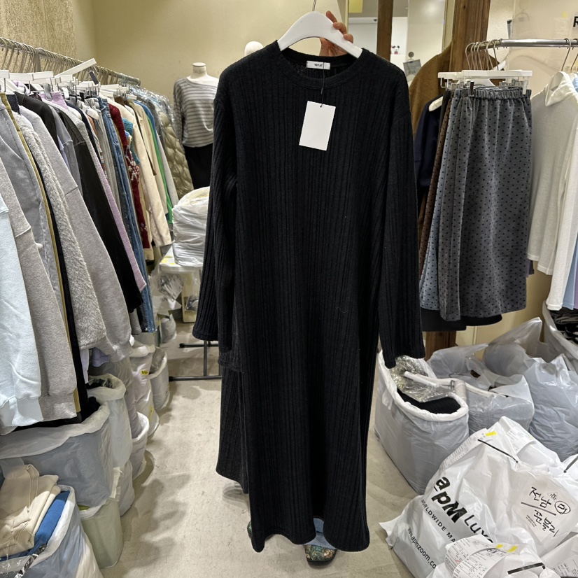 REFLAT韓國直郵㊣女士新品人氣推薦熱賣真品連衣裙羊毛長款REFLAT連衣裙圖色2黑色