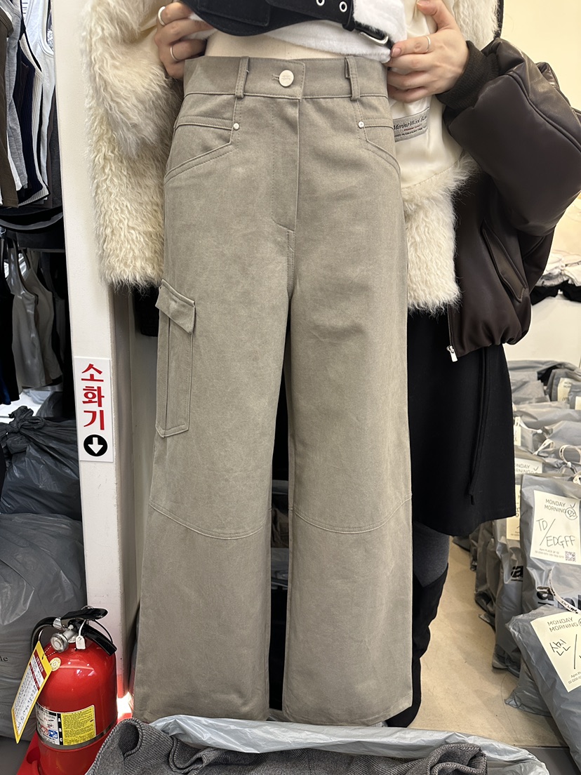 MONDAYMORING東大門㊣實拍女士新品25秋冬職業推薦休閑褲抓絨MONDAYMORING休閑褲圖色1