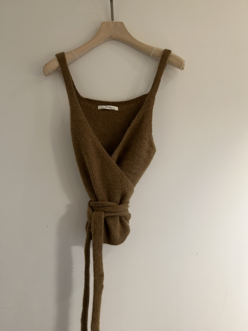 NOTICE韓國代購㊣女士新款25秋冬熱賣休閑推薦職業吊帶背心NOTICE吊帶/背心圖色1