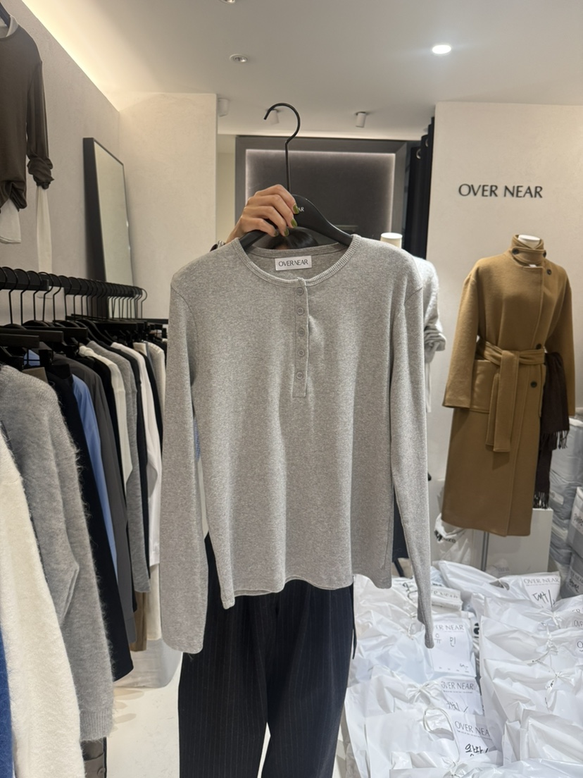 OVER NEAR韓國代購㊣女士新品熱賣人氣職業長袖T恤不含內搭OVER NEAR長袖T恤圖色2