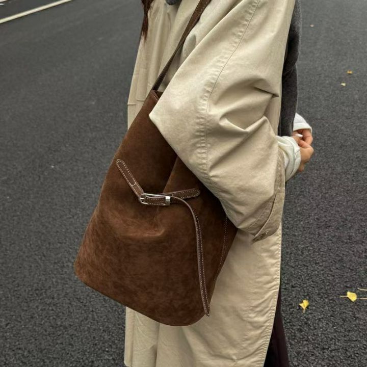 TROUVAILLE東大門㊣實拍女裝新品職業人氣25秋冬單肩斜跨包麂皮TROUVAILLE單肩/斜跨包