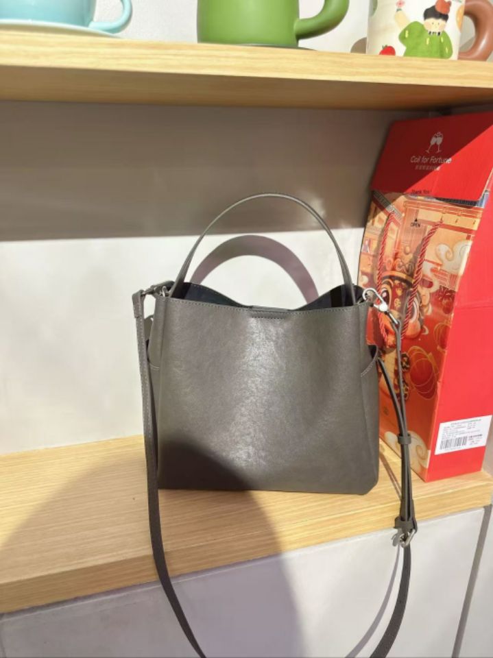 TROUVAILLE韓國直郵㊣女士新款熱賣25秋冬手拿包腋下包牛皮TROUVAILLE手拿包/腋下包