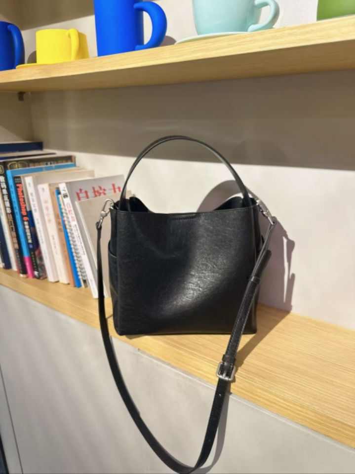 TROUVAILLE韓國直郵㊣女士新款熱賣25秋冬手拿包腋下包牛皮TROUVAILLE手拿包/腋下包圖色3