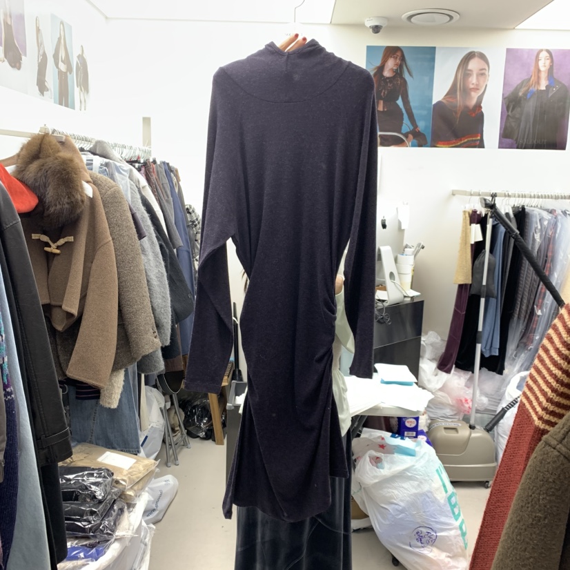 SOLD OUT東大門㊣代購女裝新品熱賣25秋冬人氣連衣裙褶皺連帽SOLD OUT連衣裙圖色1