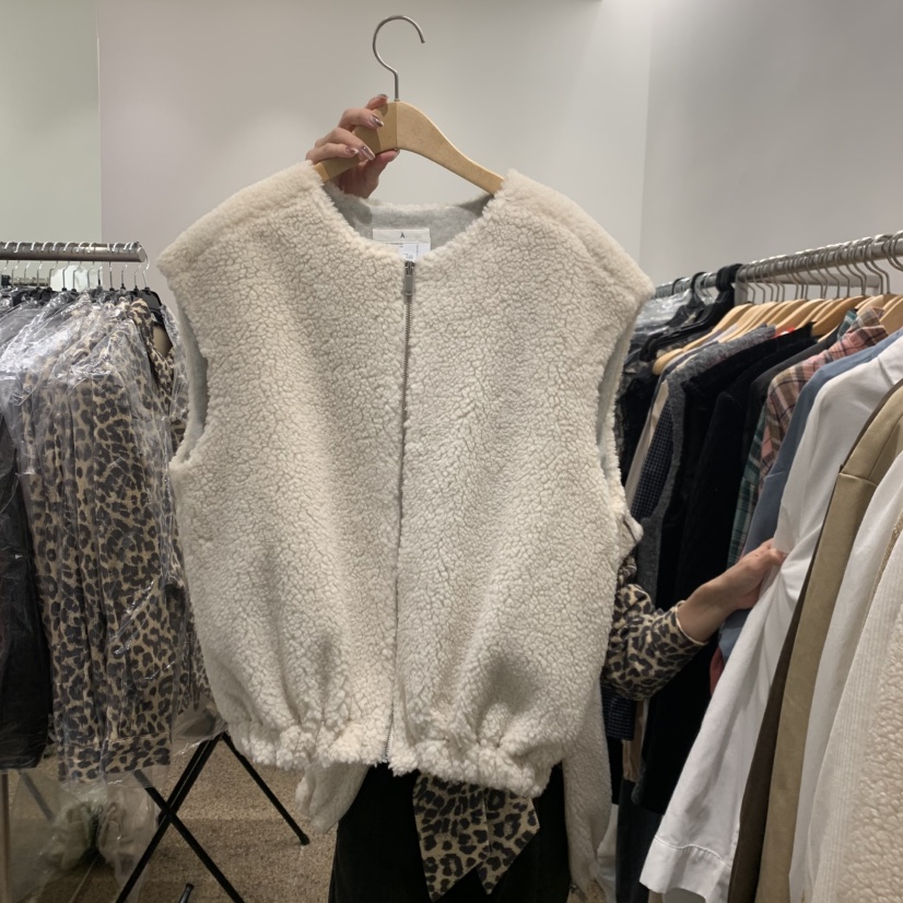 A東大門㊣代購女士新品真品推薦休閑人氣職業25秋冬馬甲抓絨A STORE馬甲圖色1