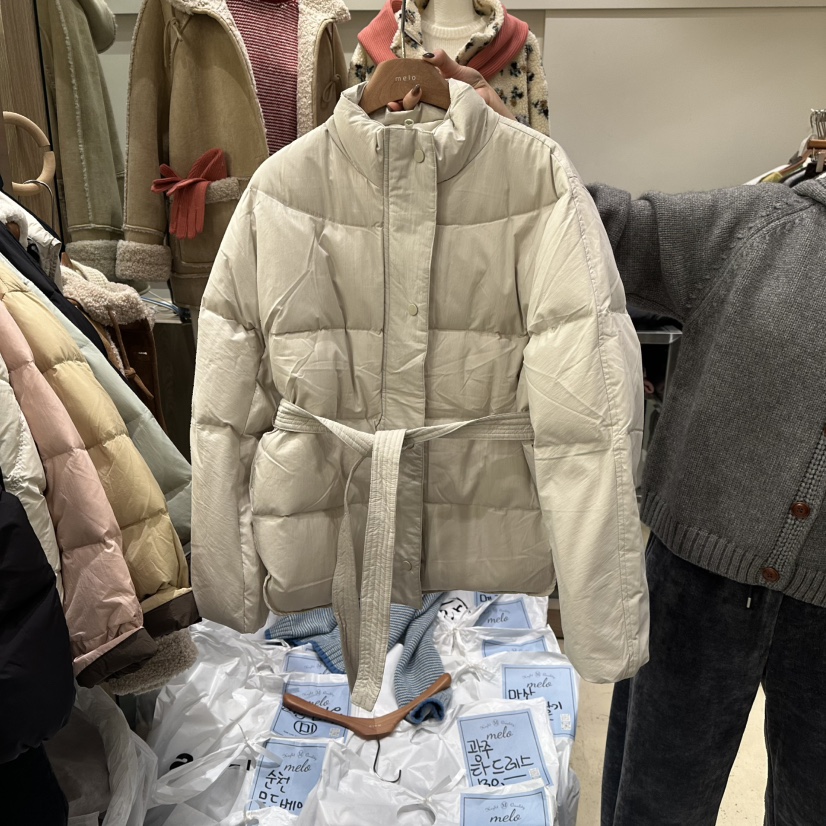 MELO韓國直郵㊣女裝新品推薦職業熱賣真品短款羽絨服含腰帶MELO短款羽絨服圖色1