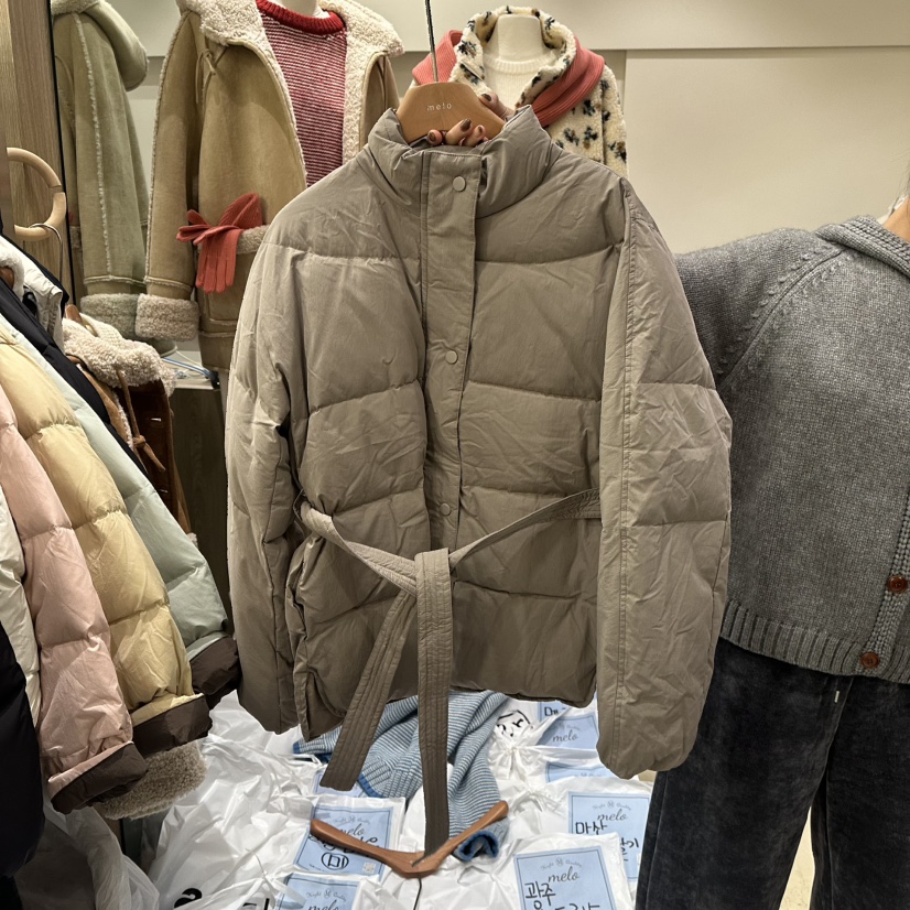 MELO韓國直郵㊣女裝新品推薦職業熱賣真品短款羽絨服含腰帶MELO短款羽絨服圖色2
