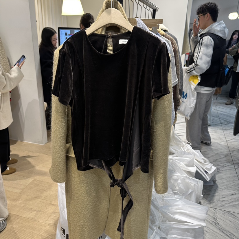 OVERTAKE韓國直郵㊣女士新款真品推薦時尚襯衫蕾絲衫天鵝絨OVERTAKE襯衫/蕾絲衫圖色1