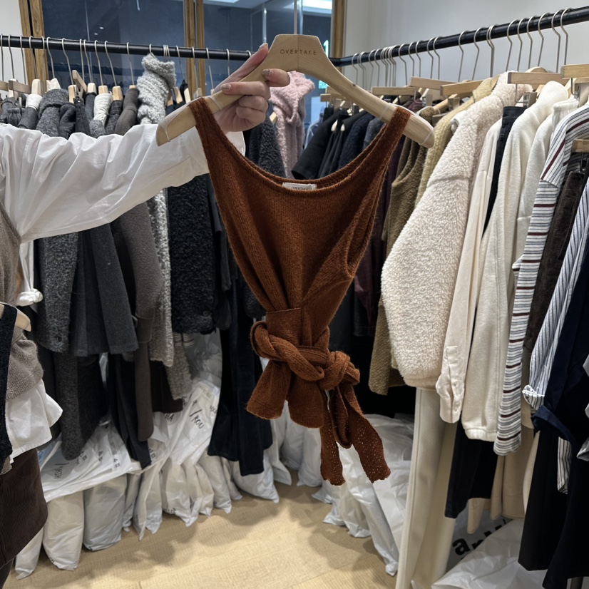 OVERTAKE韓國代購㊣女裝新品時尚真品人氣職業熱賣吊帶背心OVERTAKE吊帶/背心圖色3