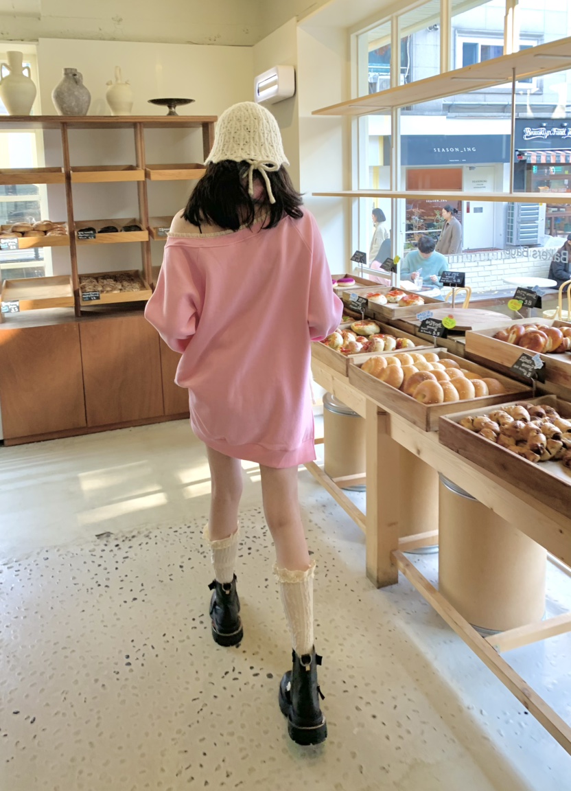 STICK WITH東大門㊣代購女裝新款休閑時尚真品人氣衛衣露肩STICK WITH衛衣