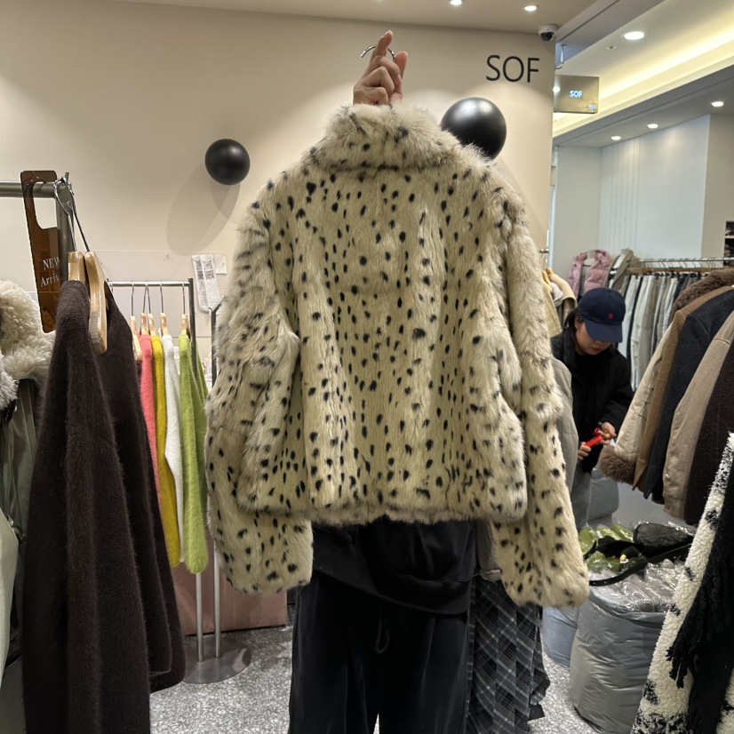 SOF東大門㊣實拍女裝新品熱賣人氣職業推薦時尚短款大衣兔子SOF短款大衣