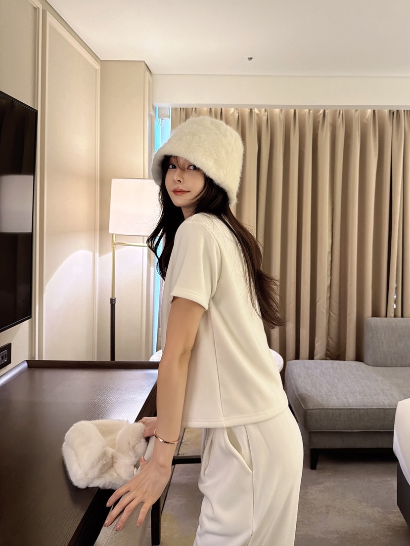 CLOTH東大門㊣實拍女士新品25秋冬推薦真品人氣職業T恤貂皮絨CLOTHT恤