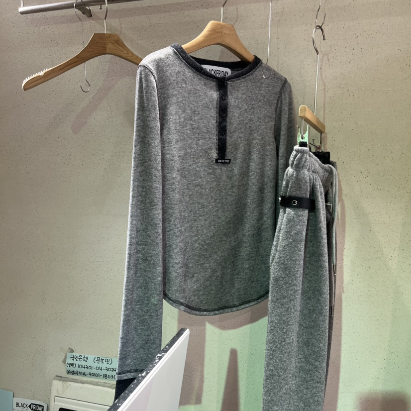 BLACKFRIDAY東大門㊣實拍女士新品25秋冬熱賣推薦人氣長袖T恤BLACK FRIDAY長袖T恤圖色3
