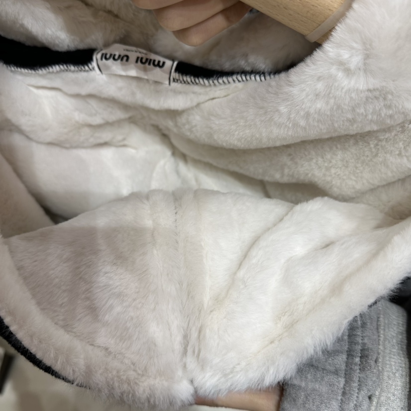 MINI UNNI東大門㊣實拍女裝新款熱賣推薦時尚職業人氣衛衣MINI UNNI衛衣