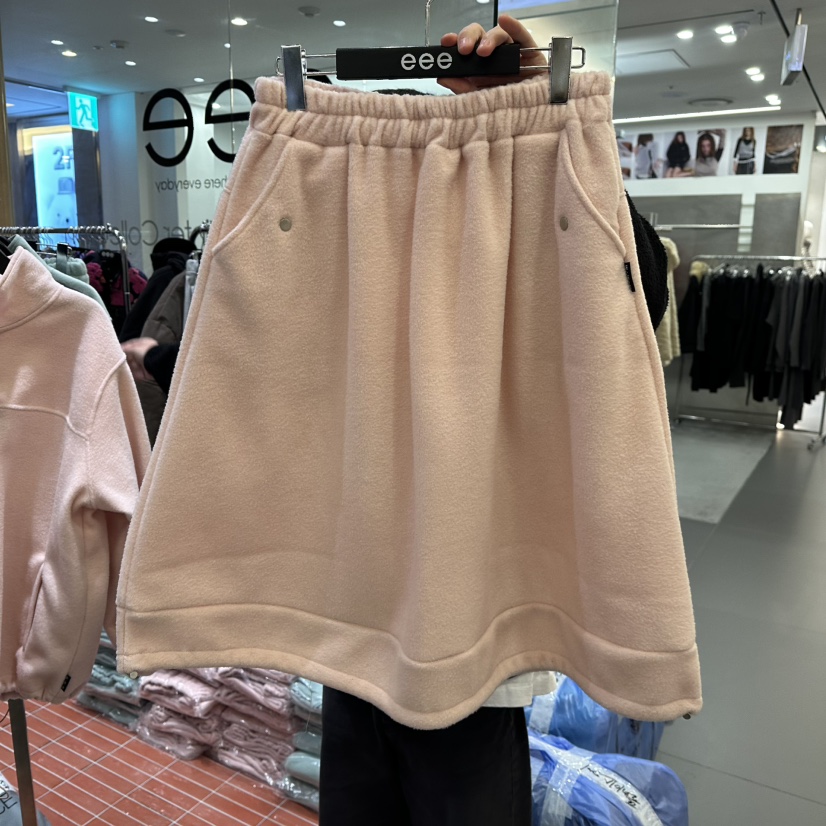 E/E/E韓國代購㊣女裝新款人氣25秋冬半身裙中短裙羊毛保暖柔軟E/E/E半身裙/中短裙圖色2