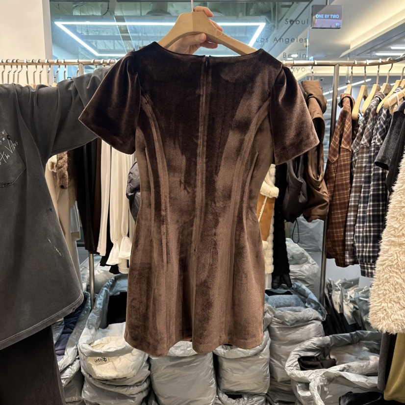 HONG.U東大門㊣實拍女裝新品休閑熱賣人氣時尚推薦連衣裙絲絨HONG.U連衣裙