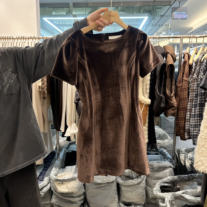 HONG.U東大門㊣實拍女裝新品休閑熱賣人氣時尚推薦連衣裙絲絨HONG.U連衣裙圖色1