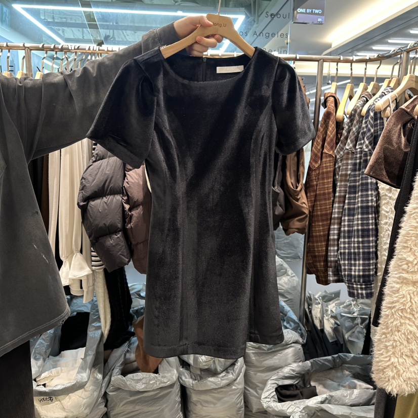 HONG.U東大門㊣實拍女裝新品休閑熱賣人氣時尚推薦連衣裙絲絨HONG.U連衣裙圖色2