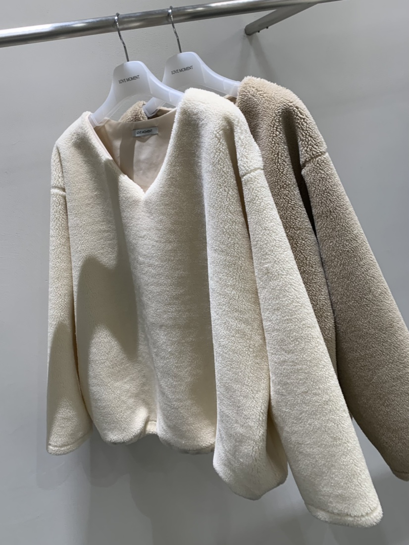 LOVE MOMENT東大門㊣直郵女士新品休閑職業人氣衛衣V領羊毛LOVE MOMENT衛衣