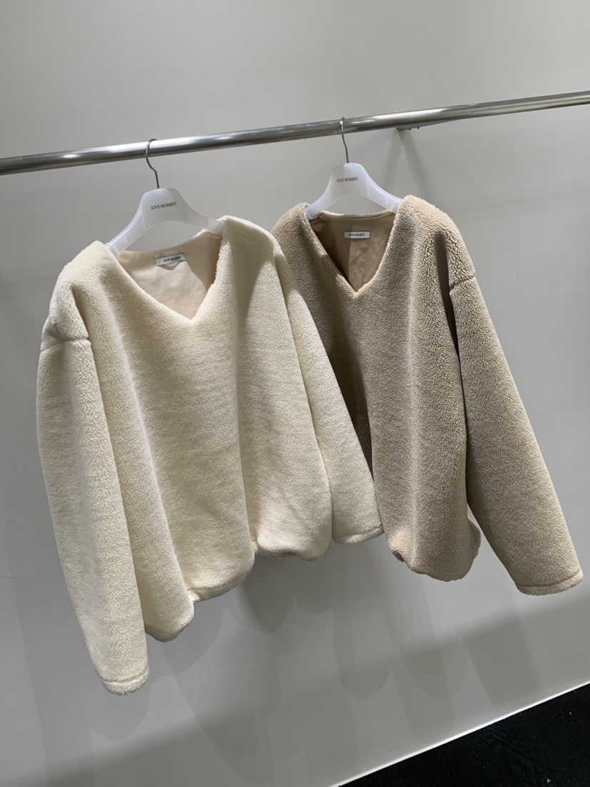 LOVE MOMENT東大門㊣直郵女士新品休閑職業人氣衛衣V領羊毛LOVE MOMENT衛衣