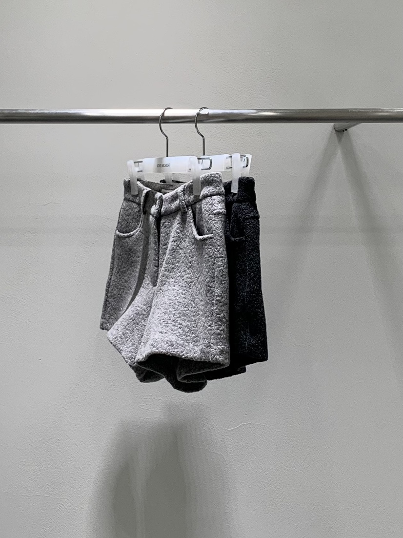 LOVE MOMENT東大門㊣代購女士新款時尚推薦人氣25秋冬短褲羊毛LOVE MOMENT短褲