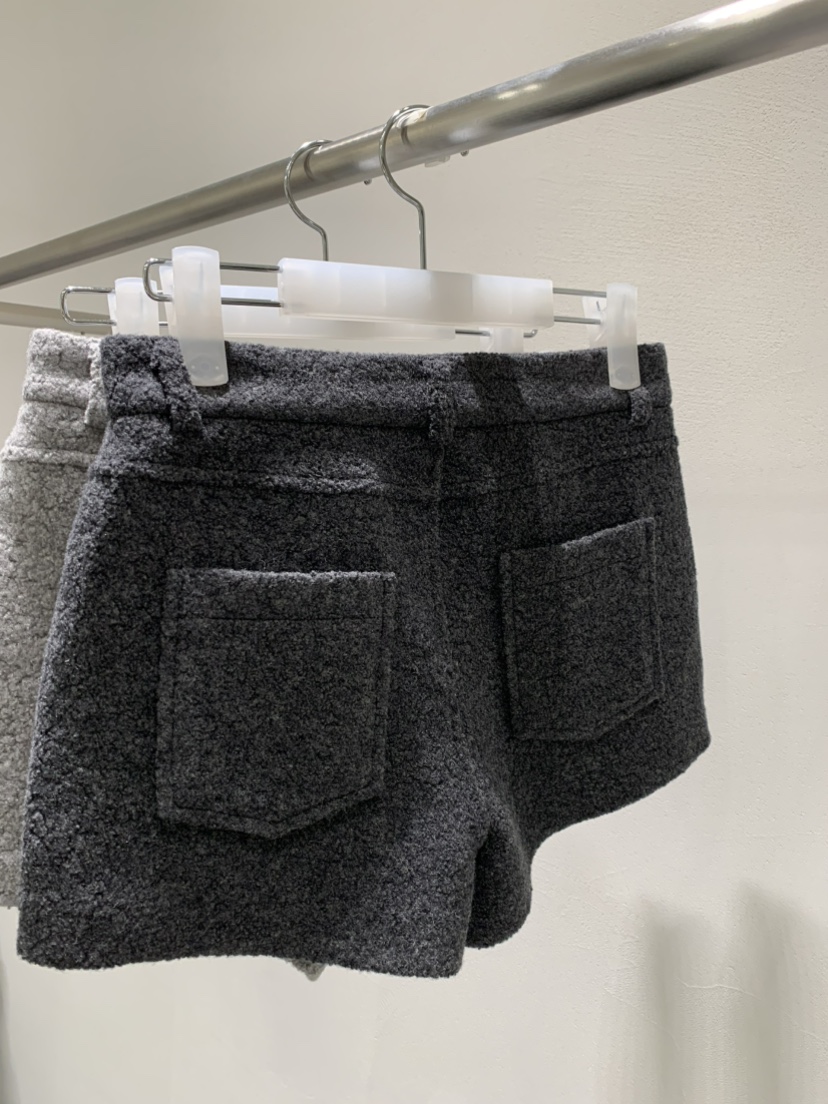LOVE MOMENT東大門㊣代購女士新款時尚推薦人氣25秋冬短褲羊毛LOVE MOMENT短褲