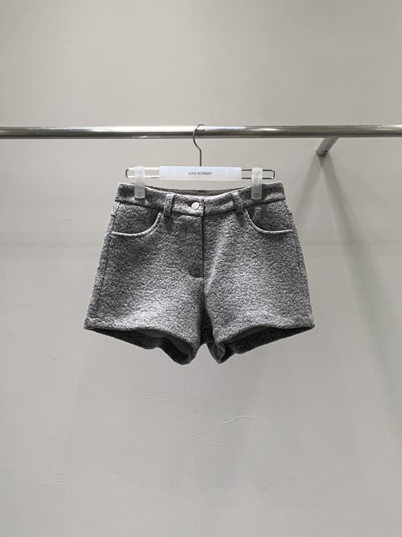 LOVE MOMENT東大門㊣代購女士新款時尚推薦人氣25秋冬短褲羊毛LOVE MOMENT短褲圖色1