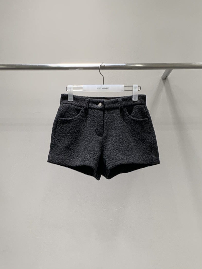 LOVE MOMENT東大門㊣代購女士新款時尚推薦人氣25秋冬短褲羊毛LOVE MOMENT短褲圖色2
