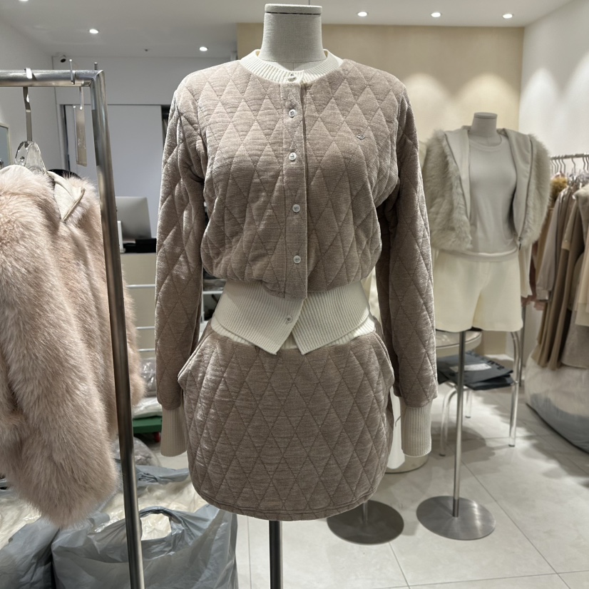 LAFFINE-P韓國代購㊣女裝新款職業時尚套裝兩件套套裝絎縫LAFFINE-P套裝圖色2