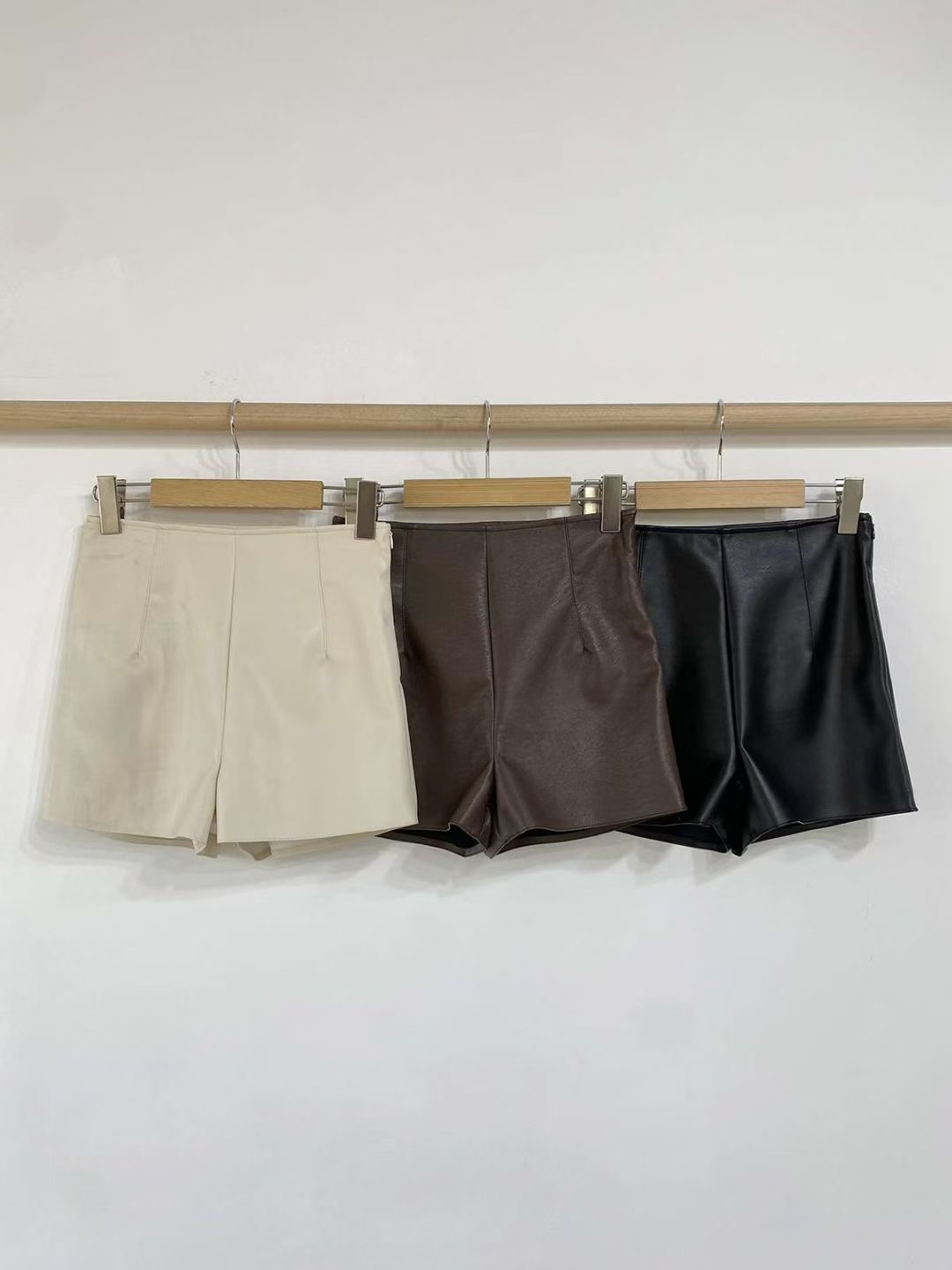 아카시아-T韓國直郵㊣女裝新款人氣25秋冬職業推薦短褲皮革acacia-2件起訂短褲圖色3左三色