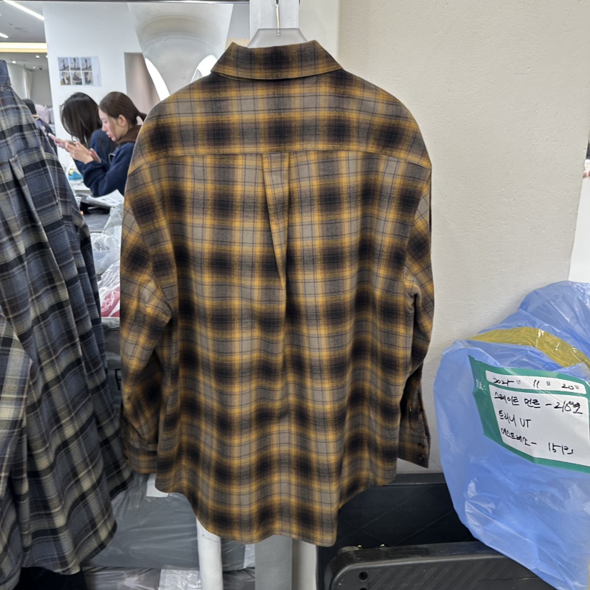 HELVETICA東大門㊣實拍女士新款人氣真品襯衫蕾絲衫法蘭絨格子HELVETICA襯衫/蕾絲衫