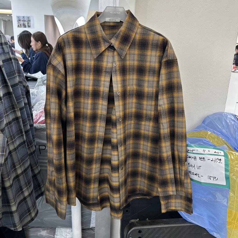 HELVETICA東大門㊣實拍女士新款人氣真品襯衫蕾絲衫法蘭絨格子HELVETICA襯衫/蕾絲衫圖色1