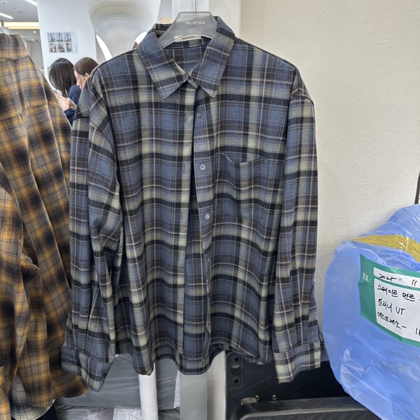 HELVETICA東大門㊣實拍女士新款人氣真品襯衫蕾絲衫法蘭絨格子HELVETICA襯衫/蕾絲衫圖色2