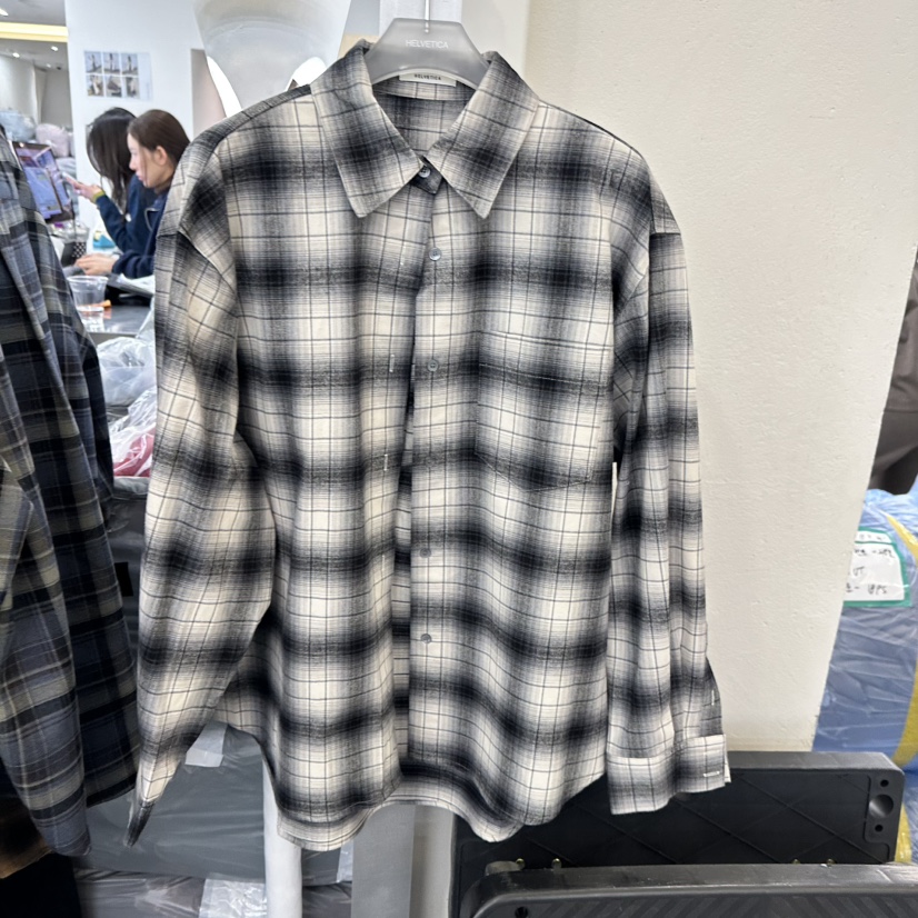 HELVETICA東大門㊣實拍女士新款人氣真品襯衫蕾絲衫法蘭絨格子HELVETICA襯衫/蕾絲衫圖色3