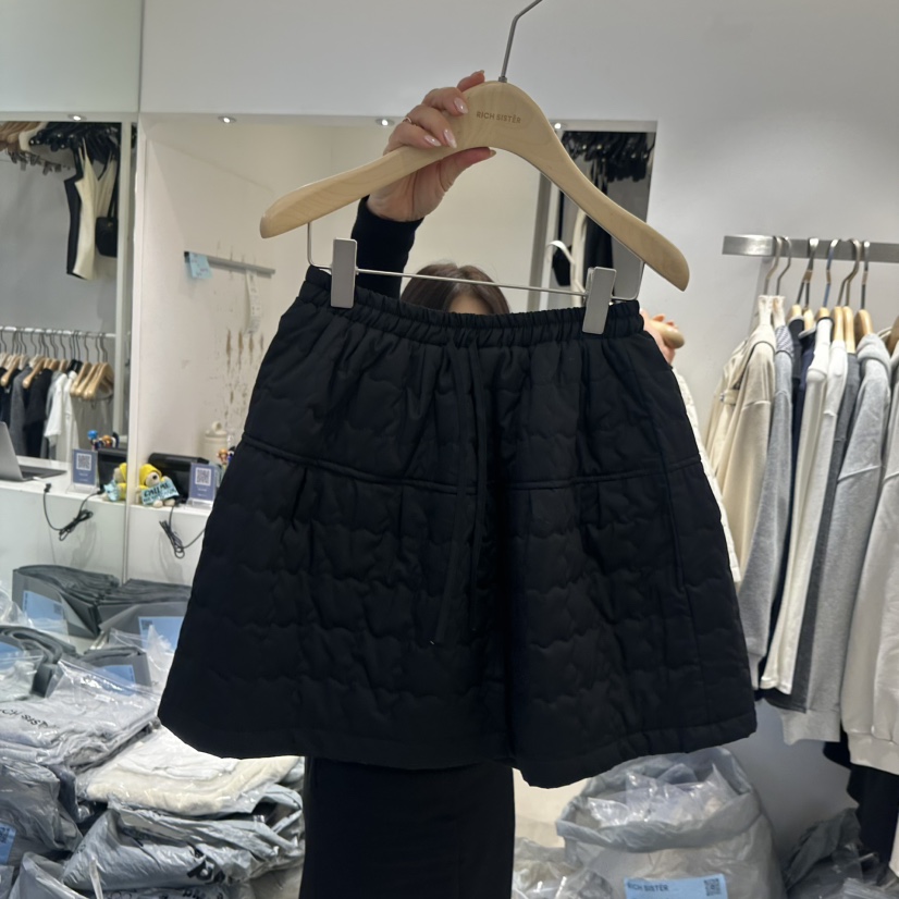 RICH SISTER韓國代購㊣女士新款25秋冬真品人氣休閑短裙絎縫RICH SISTER短裙圖色2