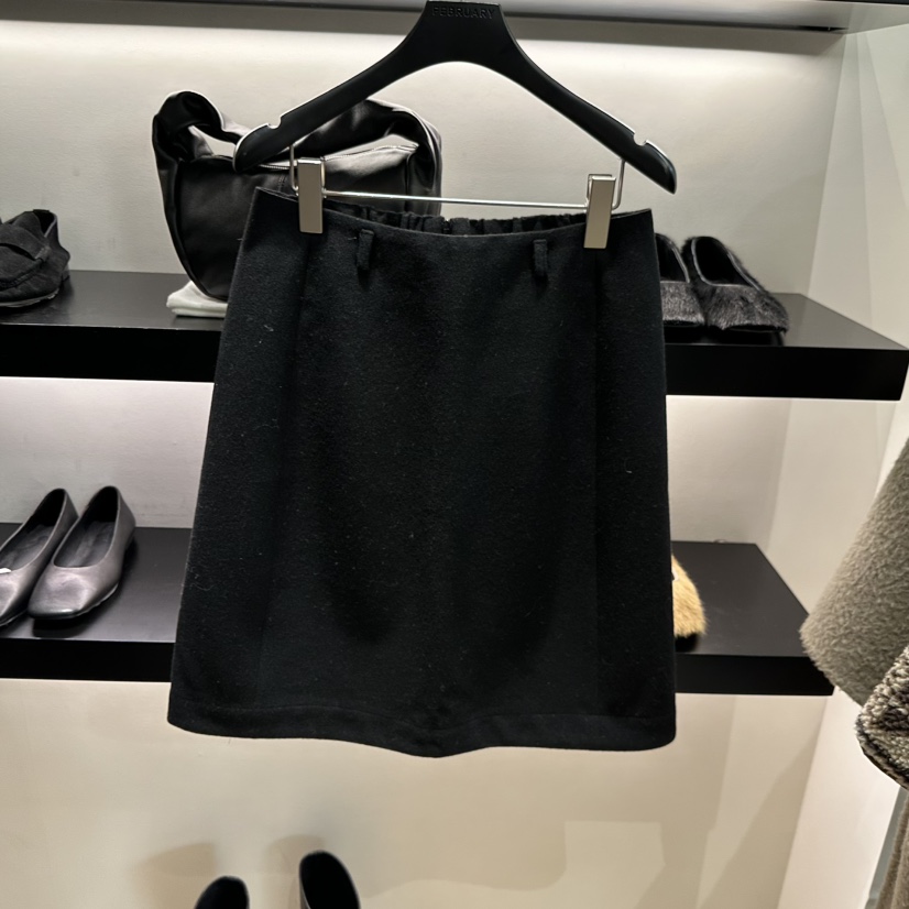 FEBRUARY 11東大門㊣直郵女裝新款人氣25秋冬時尚職業短裙FEBRUARY 11短裙圖色2黑色