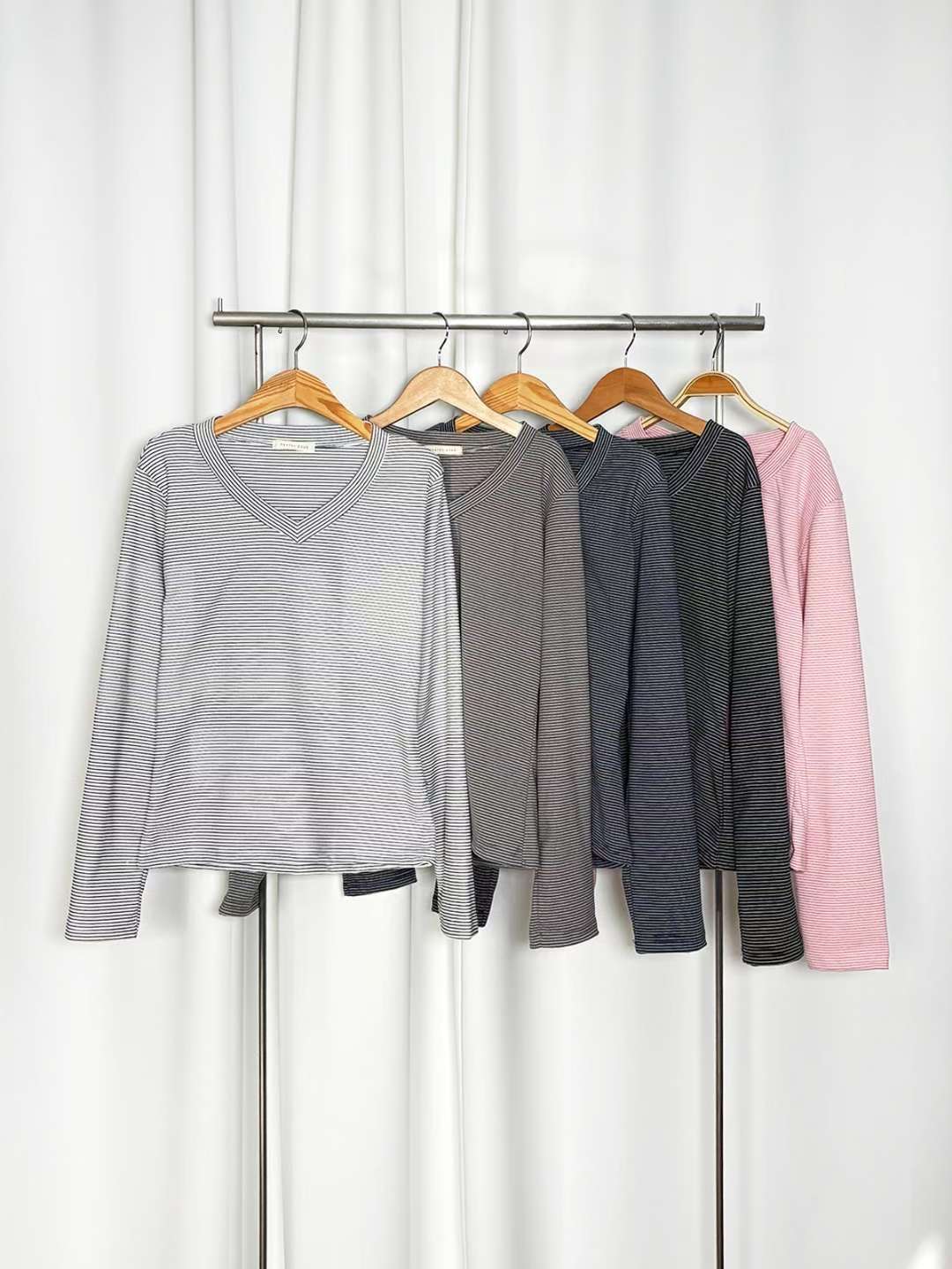 PASTELDEER東大門㊣實拍女裝新款時尚熱賣長袖T恤單排扣V領PASTELDEER長袖T恤圖色5左五色