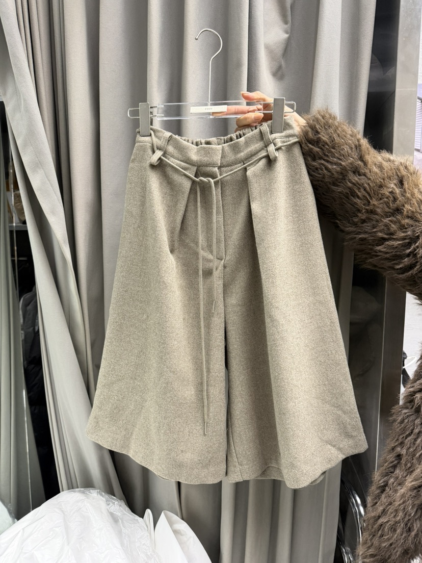 UOOV東大門㊣實拍女裝新款人氣真品熱賣職業25秋冬短褲含腰繩UOOV短褲圖色1